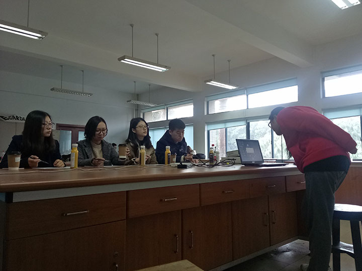 参赛者与评委交流.jpg